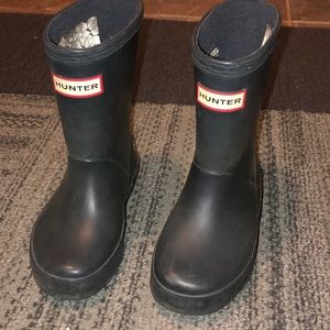 US 7 Hunter girls black boots
